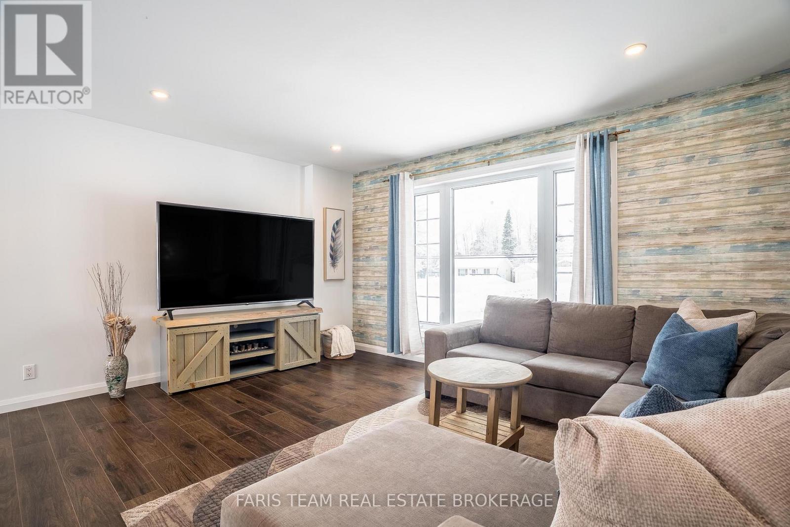 61 Mill Street E, Springwater, Ontario  L0L 1V0 - Photo 17 - S13046914