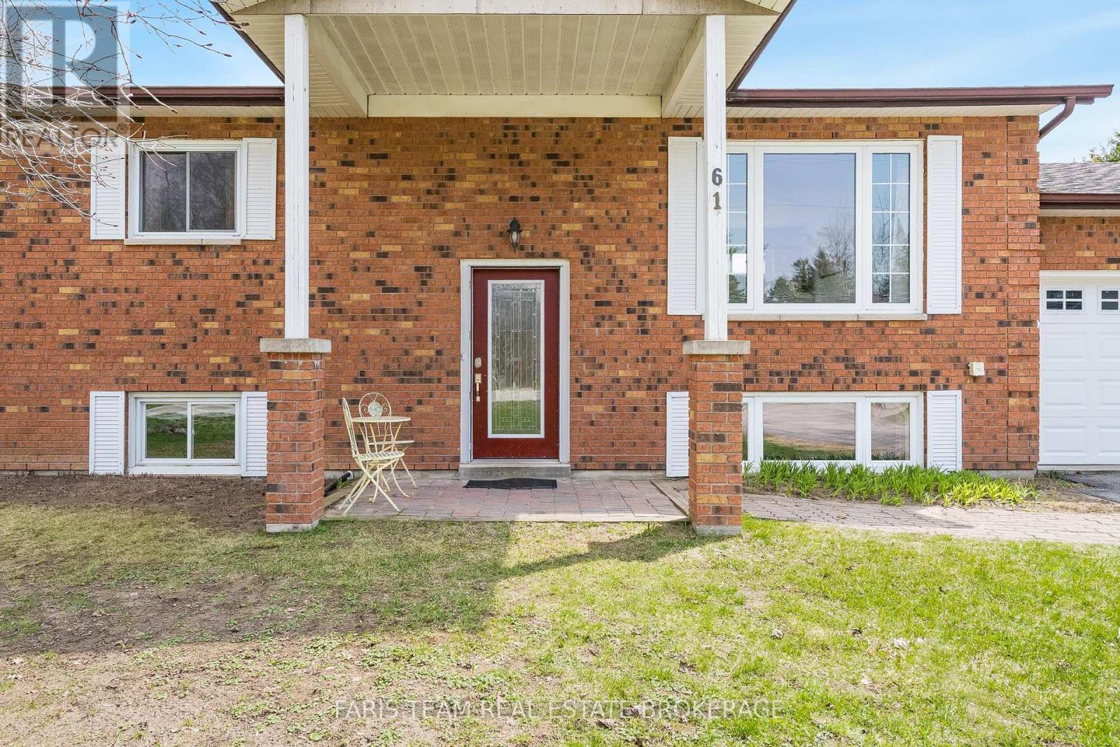 61 Mill Street E, Springwater, Ontario  L0L 1V0 - Photo 4 - S13046914