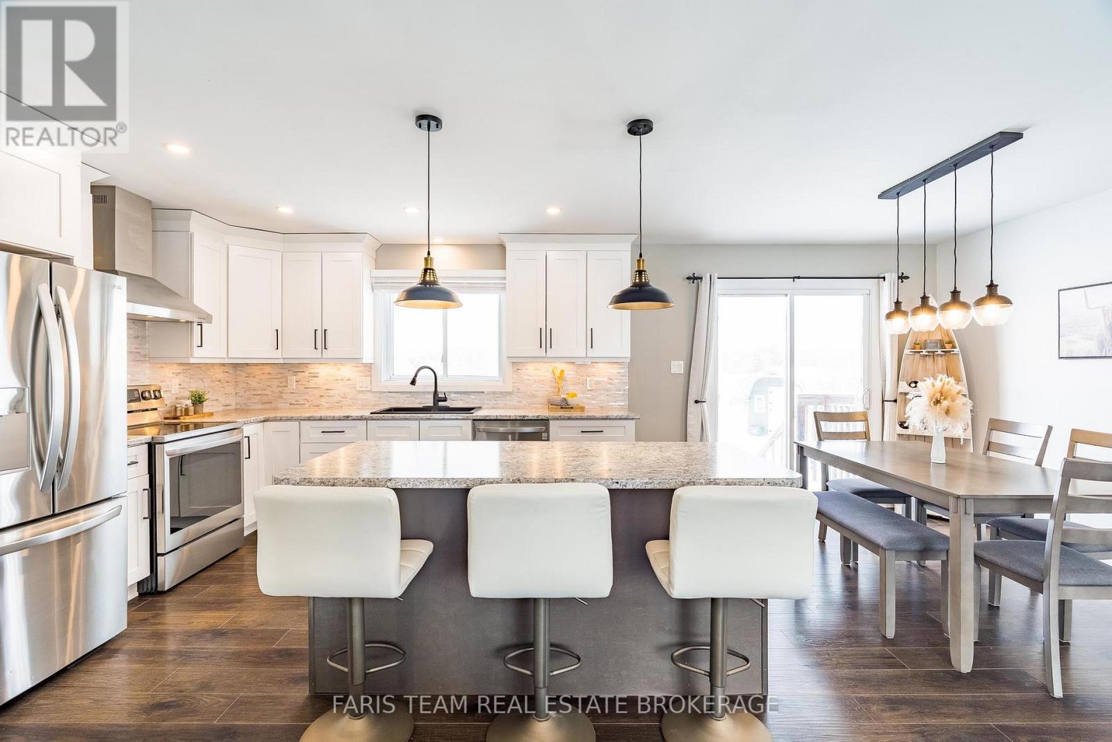 61 Mill Street E, Springwater, Ontario  L0L 1V0 - Photo 6 - S13046914