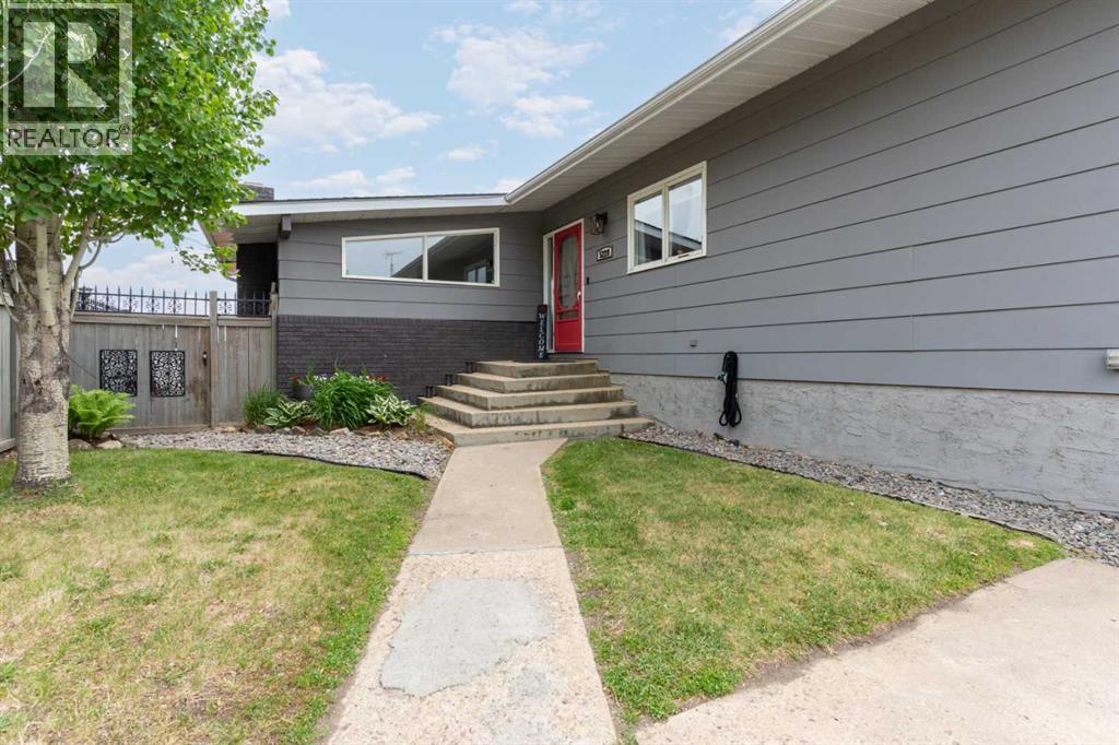 5228 59 Avenue, Viking, Alberta  T0B 4N0 - Photo 2 - A2304901