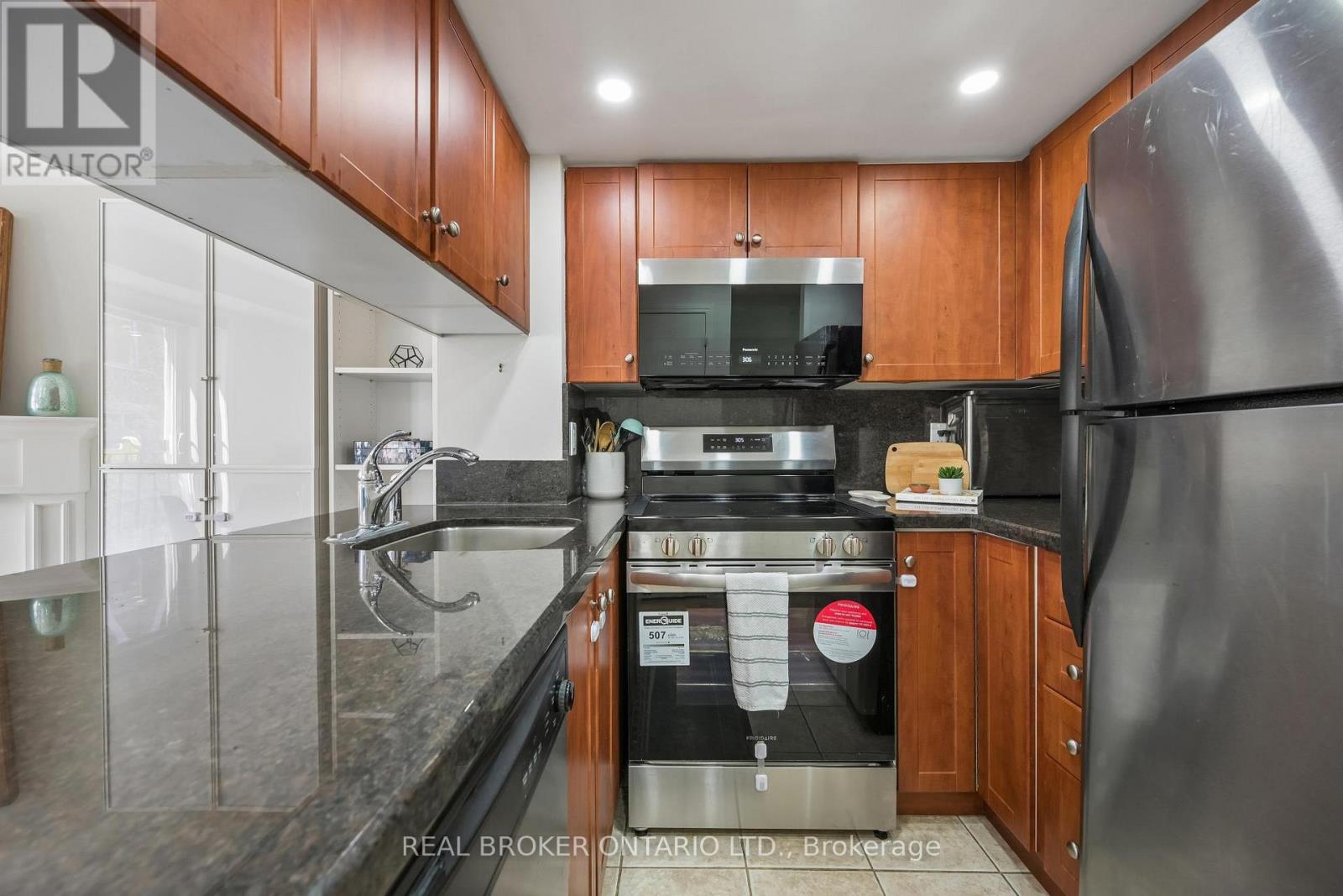 1011 - 18 Laidlaw Street, Toronto, Ontario  M6K 1X2 - Photo 6 - W13047108