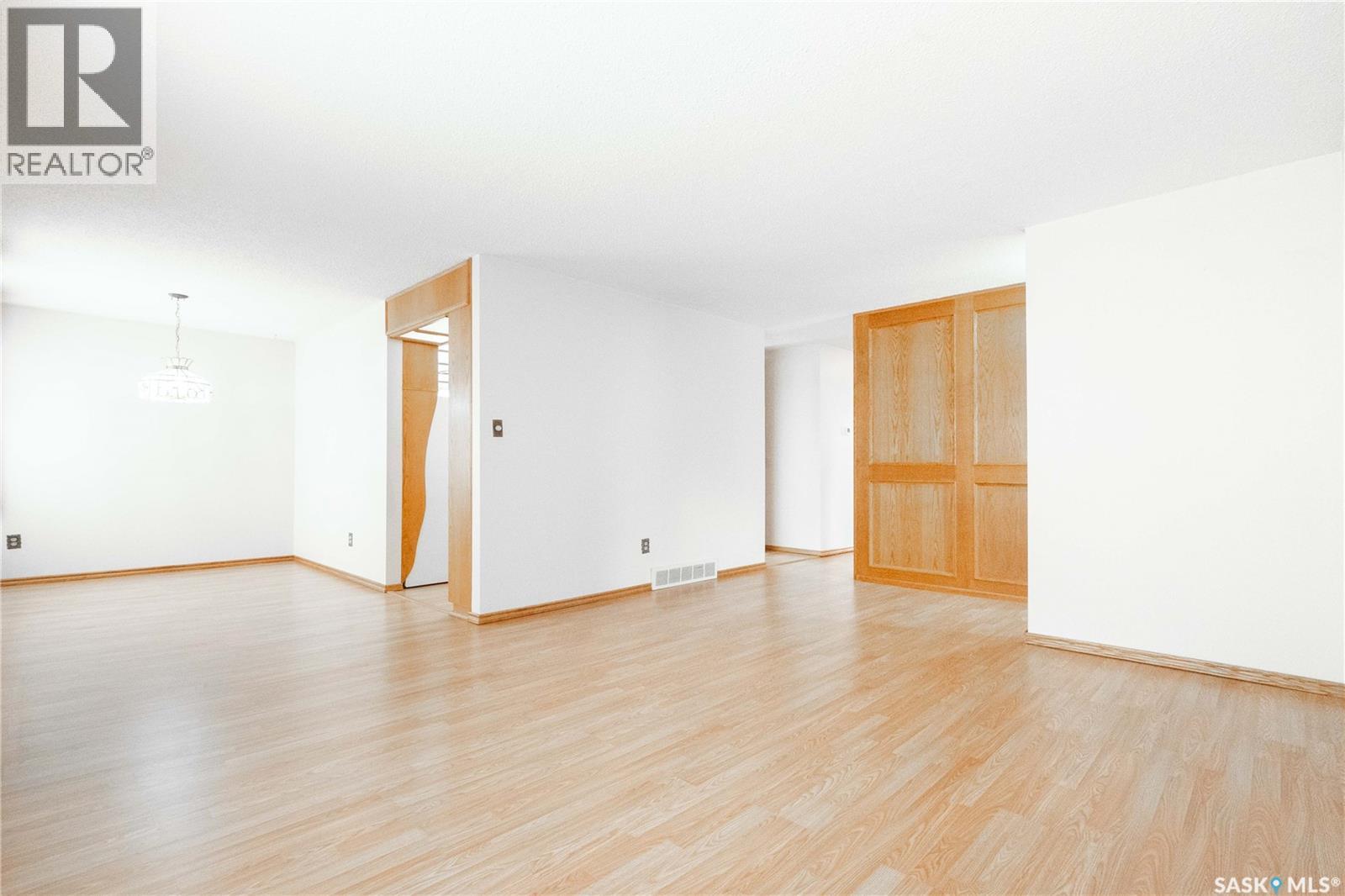 4515 Castle Road, Regina, Saskatchewan  S4S 4W6 - Photo 6 - SK033890