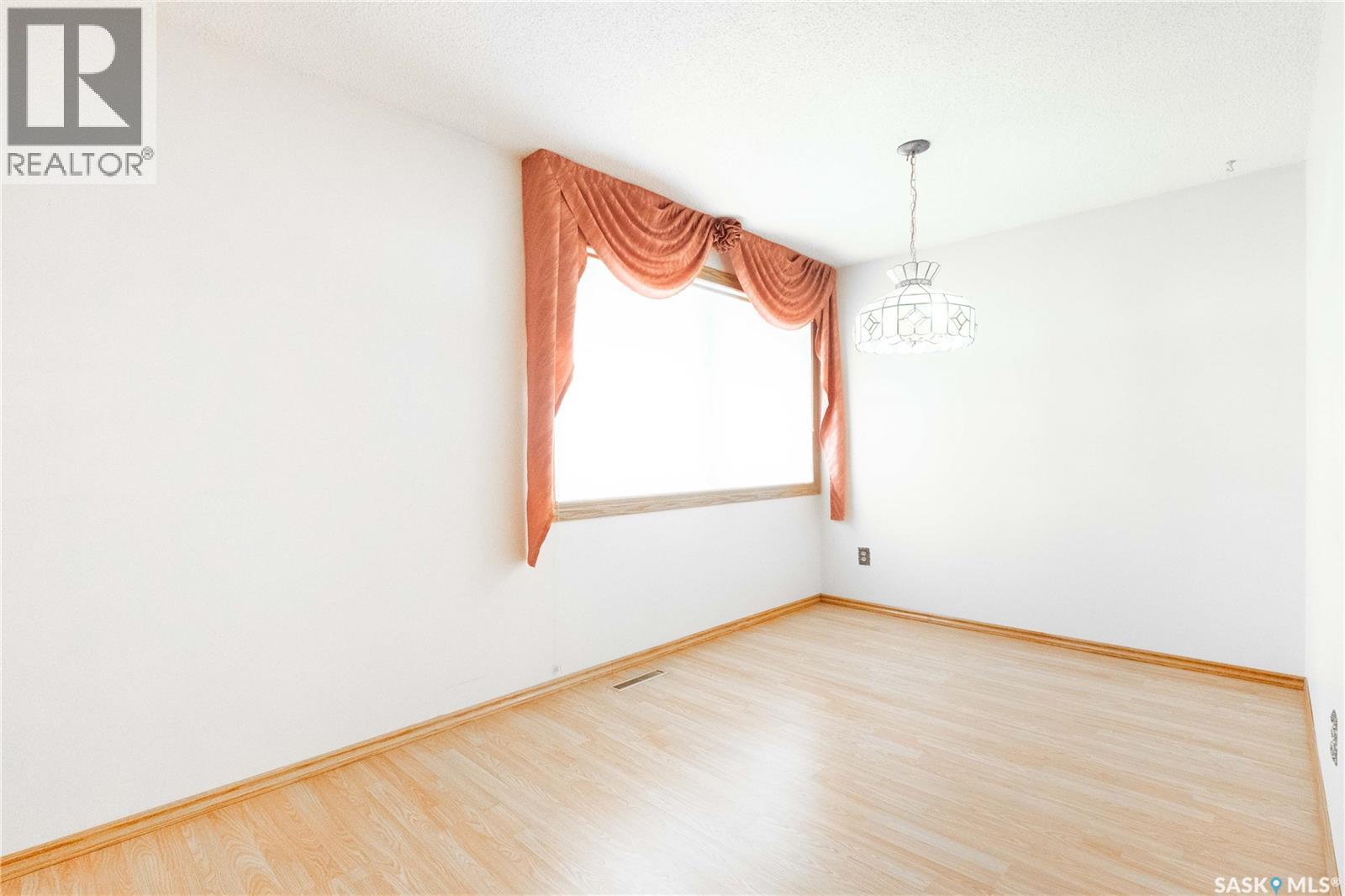 4515 Castle Road, Regina, Saskatchewan  S4S 4W6 - Photo 8 - SK033890