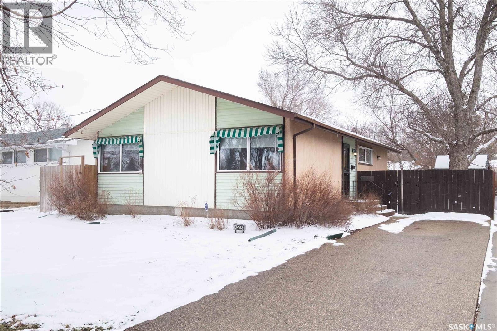 4515 Castle Road, Regina, Saskatchewan  S4S 4W6 - Photo 2 - SK033890