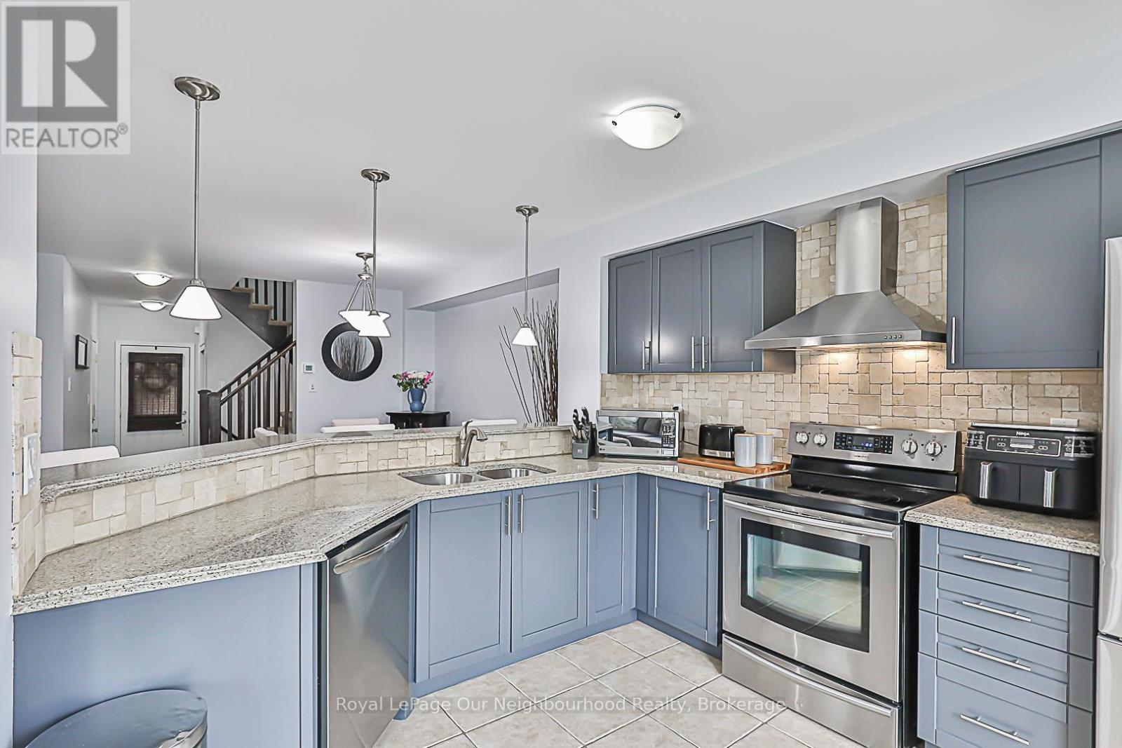 1882 Liatris Drive, Pickering, Ontario  L1X 0A4 - Photo 17 - E13047220