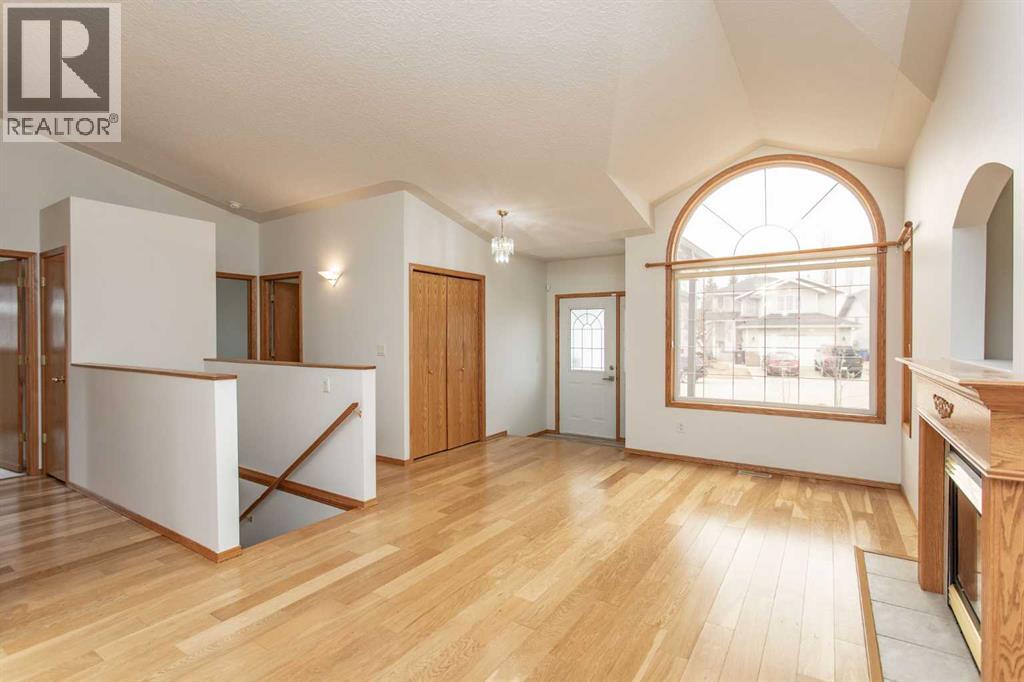 48 Duval Close, Red Deer, Alberta  T4R 2Y7 - Photo 3 - A2305282