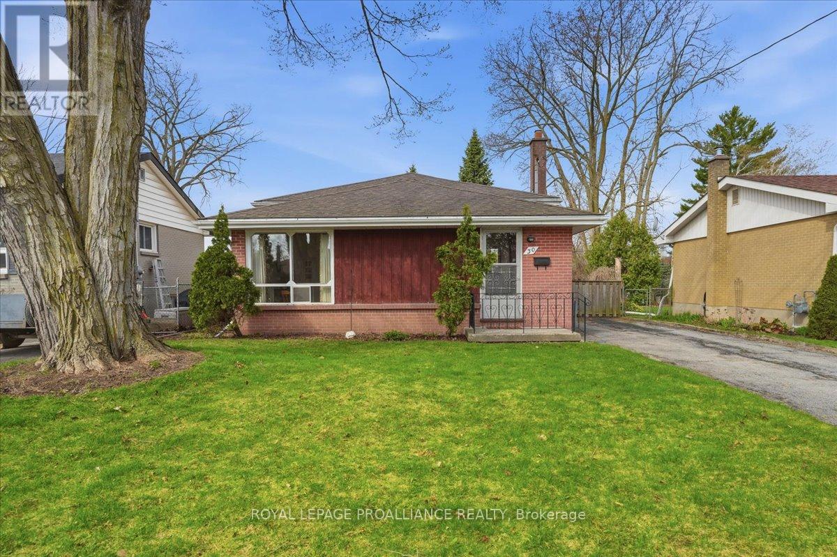 30 Lambert Drive, Belleville, Ontario  K8N 4K6 - Photo 2 - X13047322