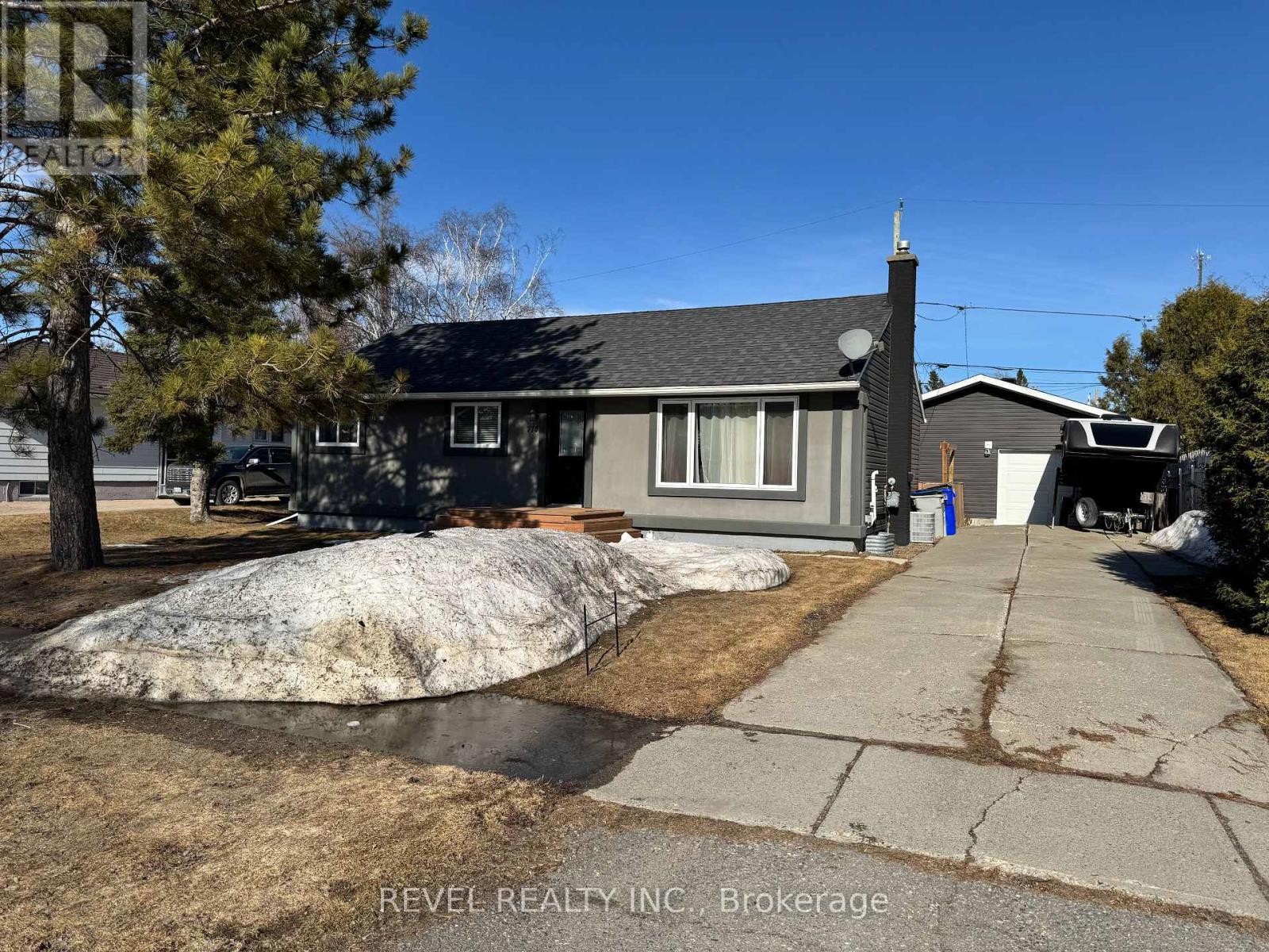 714 Eyre Boulevard, Timmins, Ontario  P4N 4Z4 - Photo 1 - T12995362