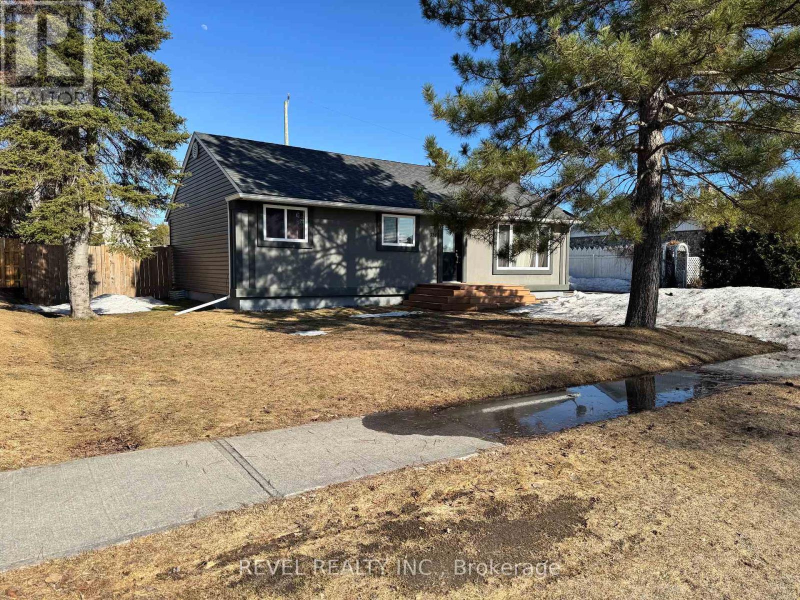 714 Eyre Boulevard, Timmins, Ontario  P4N 4Z4 - Photo 2 - T12995362
