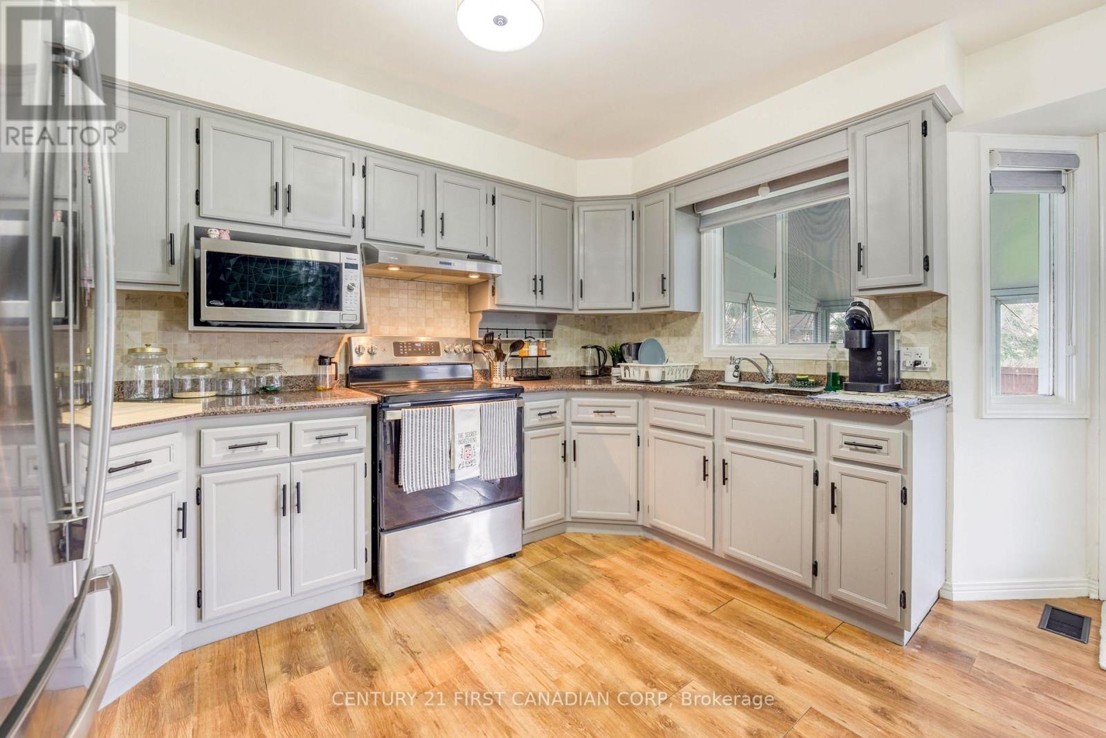 375 Trudeau Drive, Sarnia, Ontario  N7S 6H6 - Photo 10 - X13047288