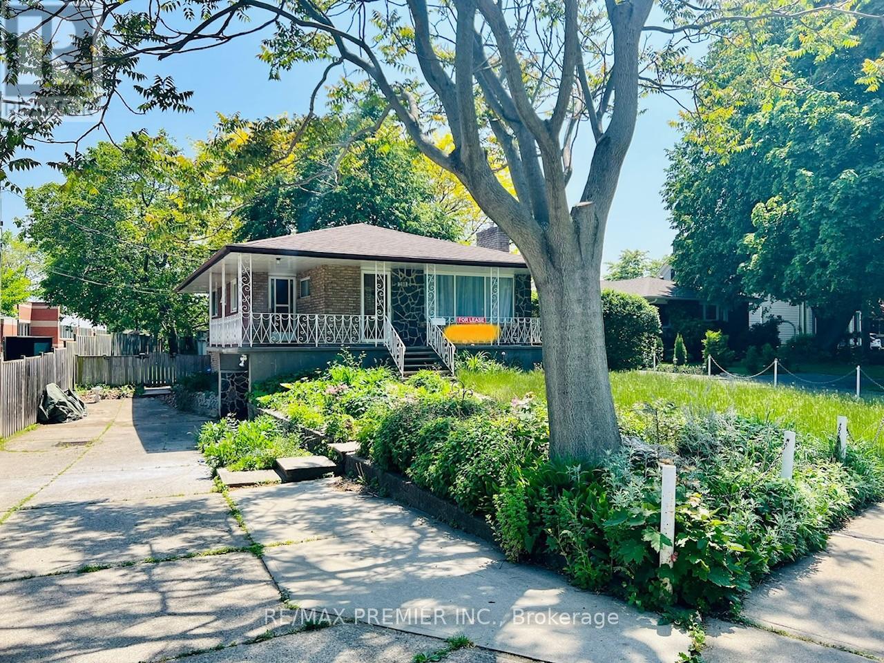 Main Floor - 288 Scott Street, St. Catharines, Ontario  L2N 1J3 - Photo 1 - X13046952