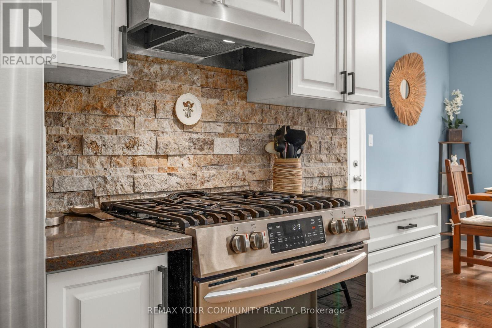 8 Champlain Boulevard, Kawartha Lakes, Ontario  K9V 0H9 - Photo 11 - X13046954