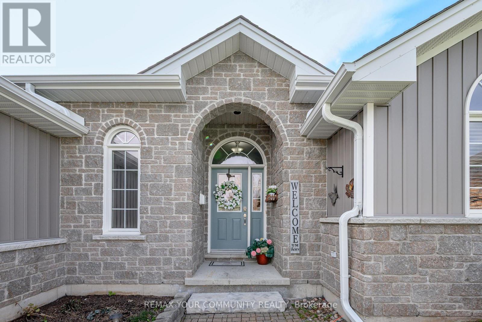 8 Champlain Boulevard, Kawartha Lakes, Ontario  K9V 0H9 - Photo 3 - X13046954