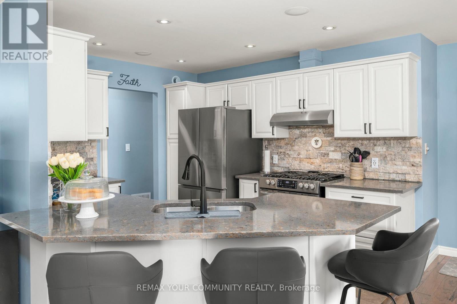 8 Champlain Boulevard, Kawartha Lakes, Ontario  K9V 0H9 - Photo 8 - X13046954