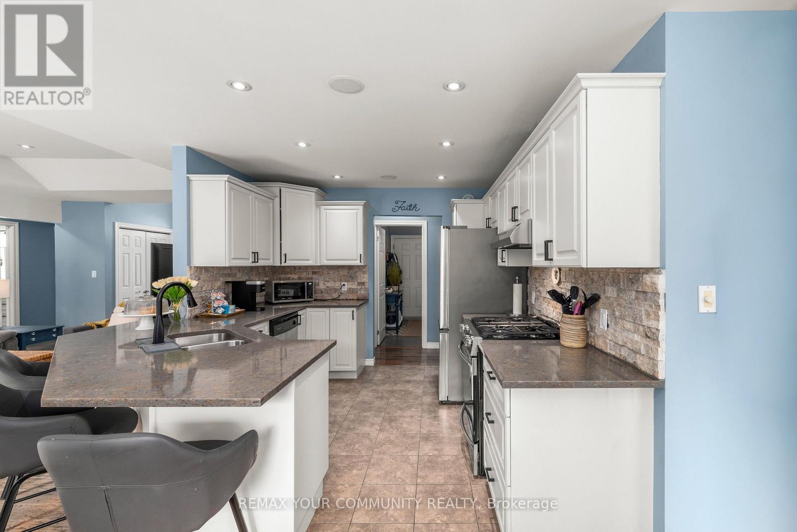 8 Champlain Boulevard, Kawartha Lakes, Ontario  K9V 0H9 - Photo 9 - X13046954