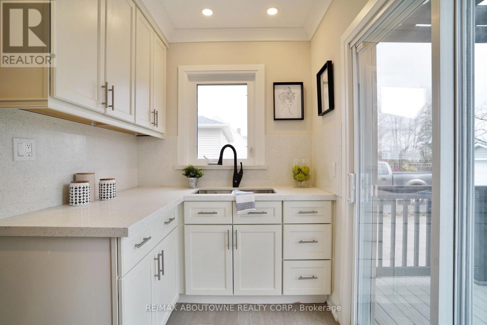 96 Mohawk Road E, Hamilton, Ontario  L9A 2G9 - Photo 20 - X13047056