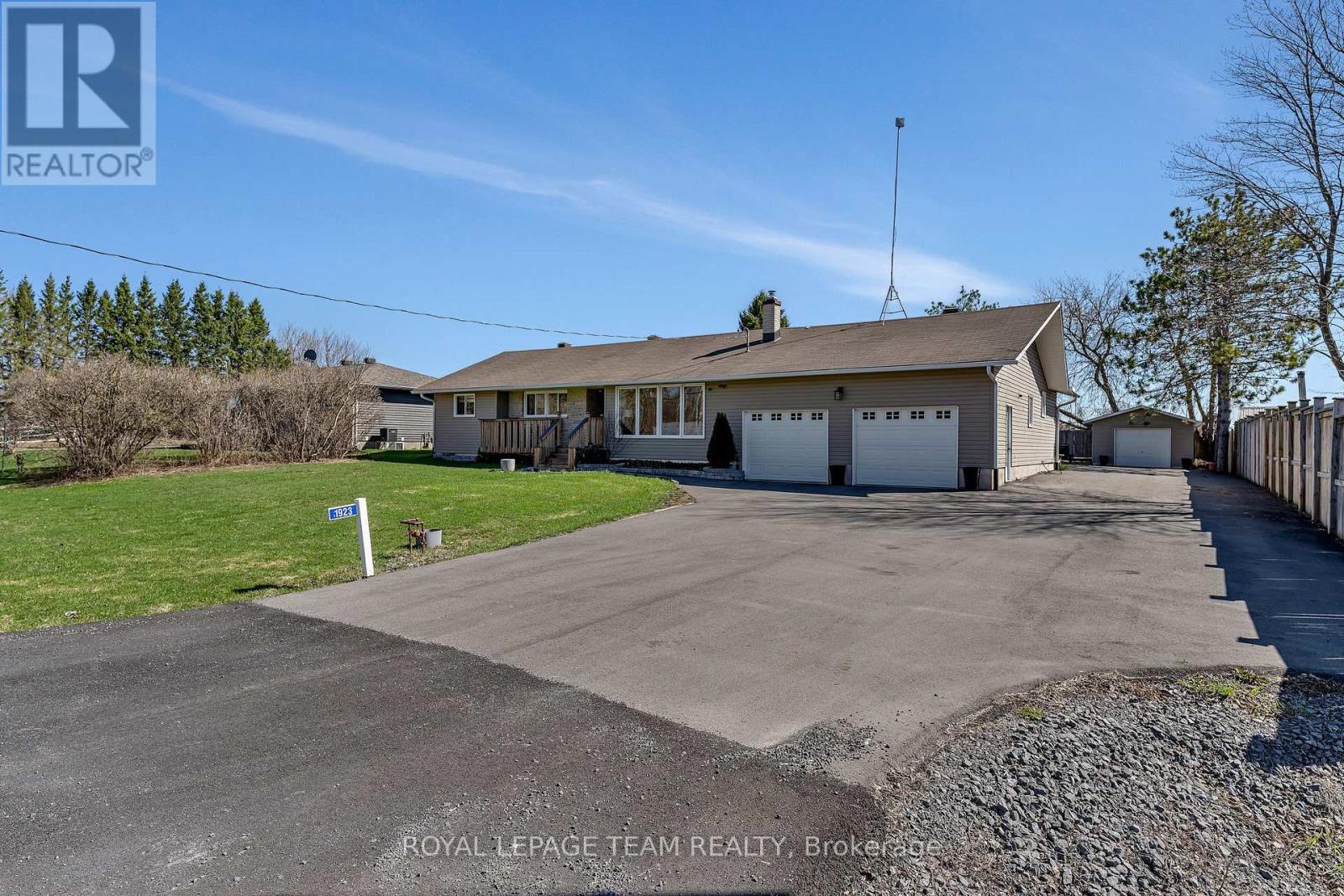 1923 Joanisse Road, Clarence-Rockland, Ontario  K0A 2A0 - Photo 2 - X13047276