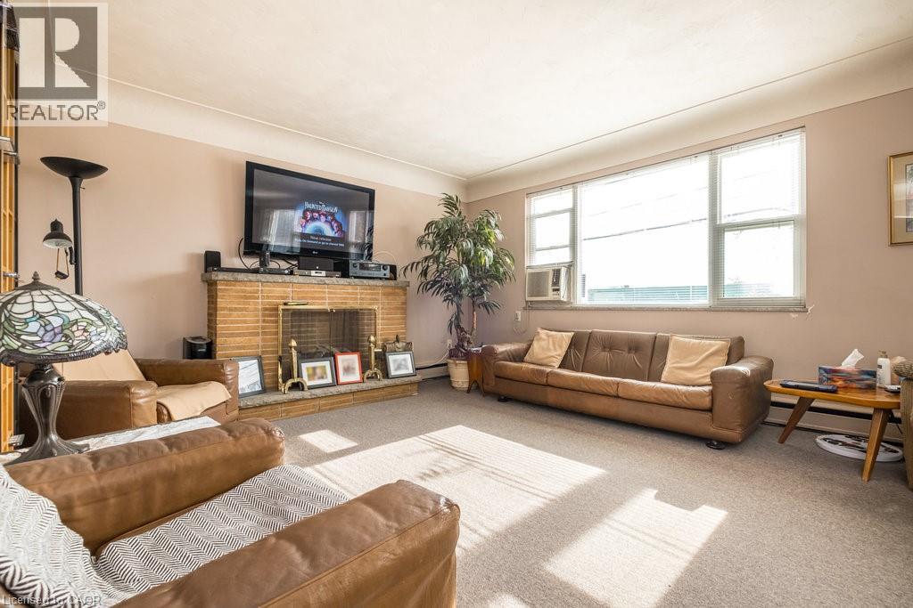 858 King Street W, Hamilton, Ontario  L8S 1K3 - Photo 4 - 40769311