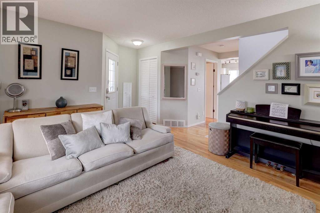 134 Hidden Way Nw, Calgary, Alberta  T3A 5S7 - Photo 7 - A2254581