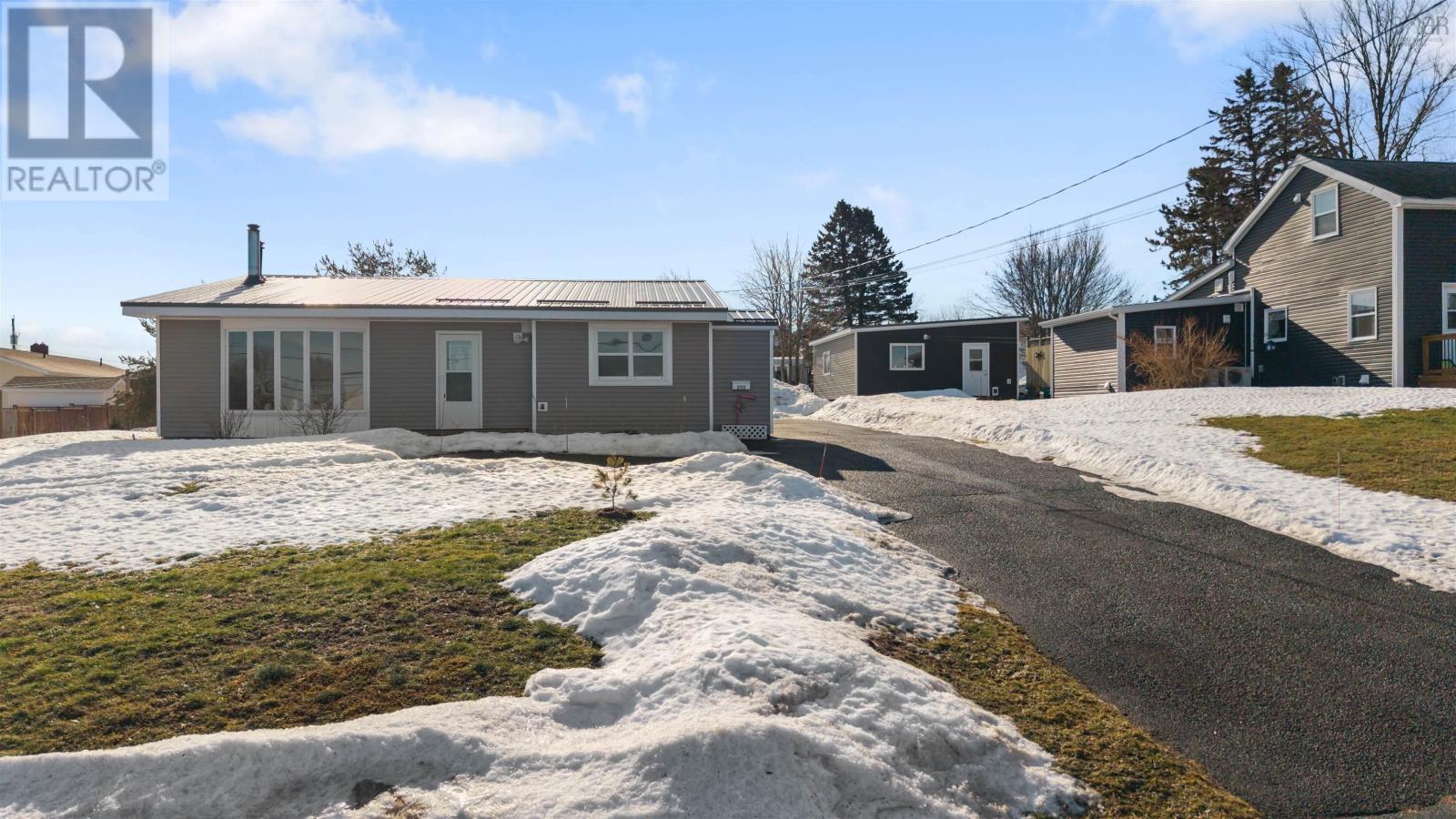 255 Victoria Street E, Amherst, Nova Scotia  B4H 1Z1 - Photo 2 - 202604238