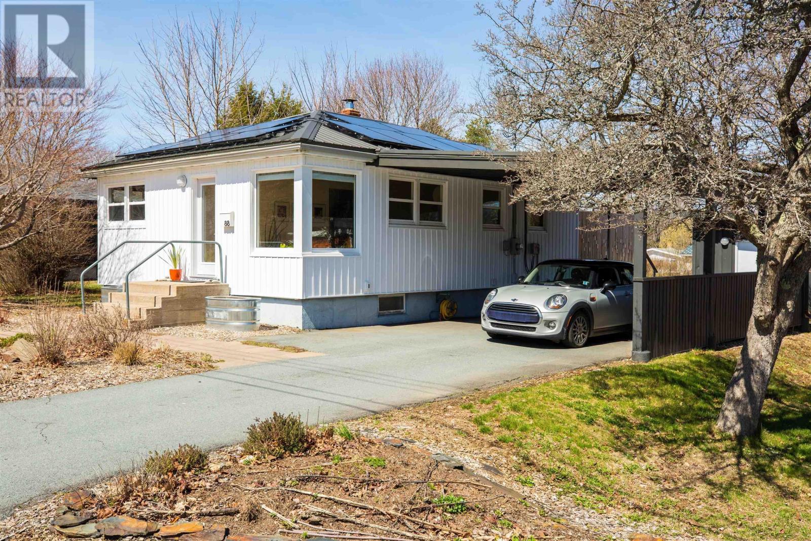 88 Hillcrest Street, Bridgewater, Nova Scotia  B4T 1T3 - Photo 2 - 202608188