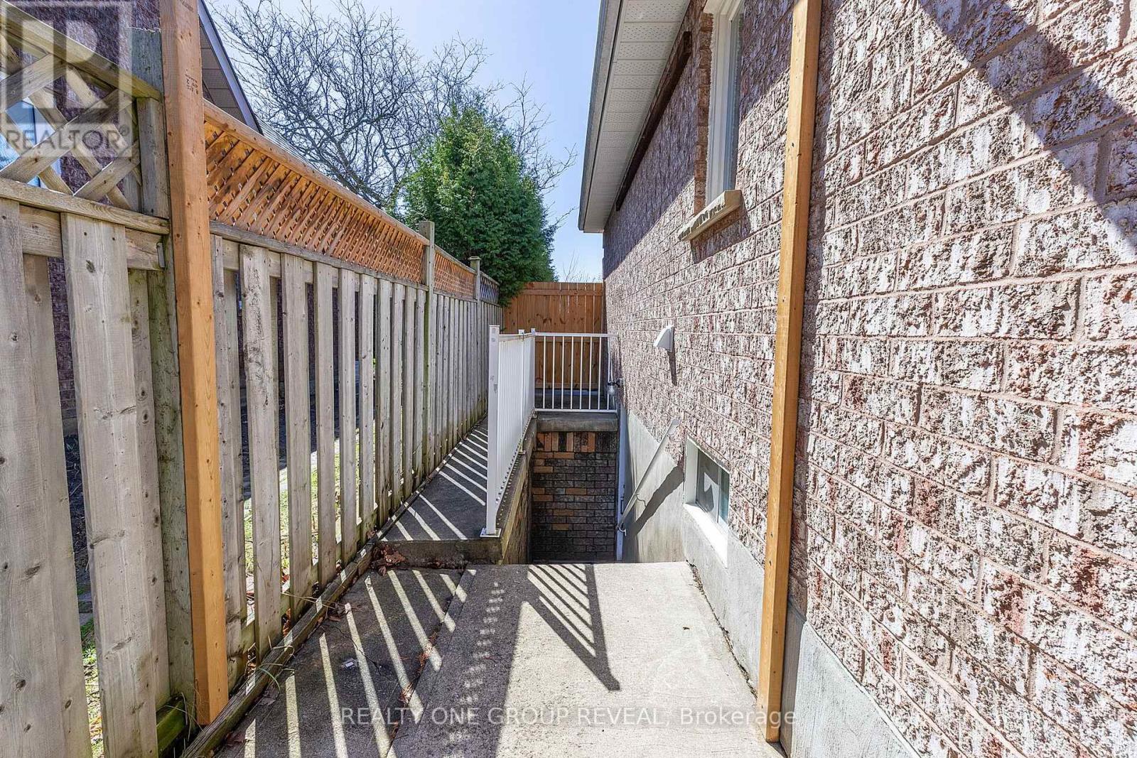 48 Patrick Drive, Whitby, Ontario  L1R 2L2 - Photo 5 - E13047190