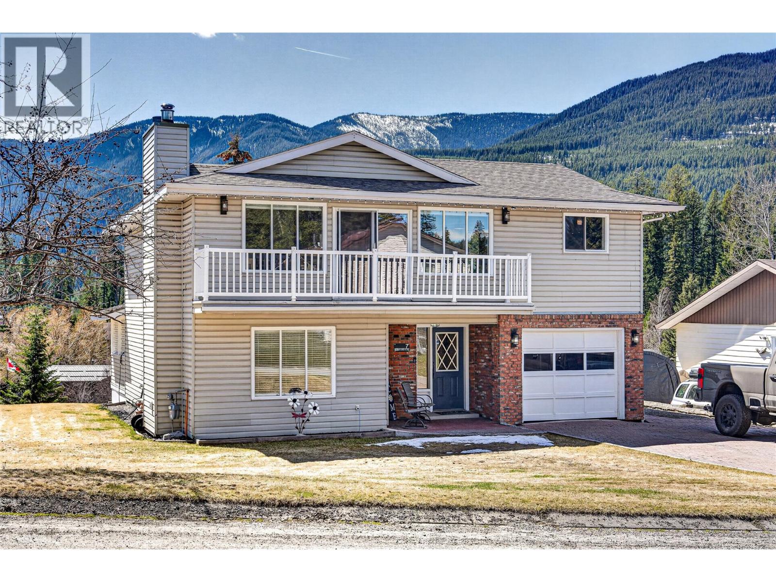 6 & 7 Clearwater Place, Elkford, British Columbia  V0B 1H0 - Photo 1 - 10384456