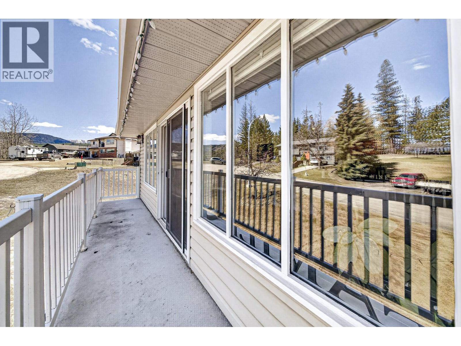 6 & 7 Clearwater Place, Elkford, British Columbia  V0B 1H0 - Photo 11 - 10384456