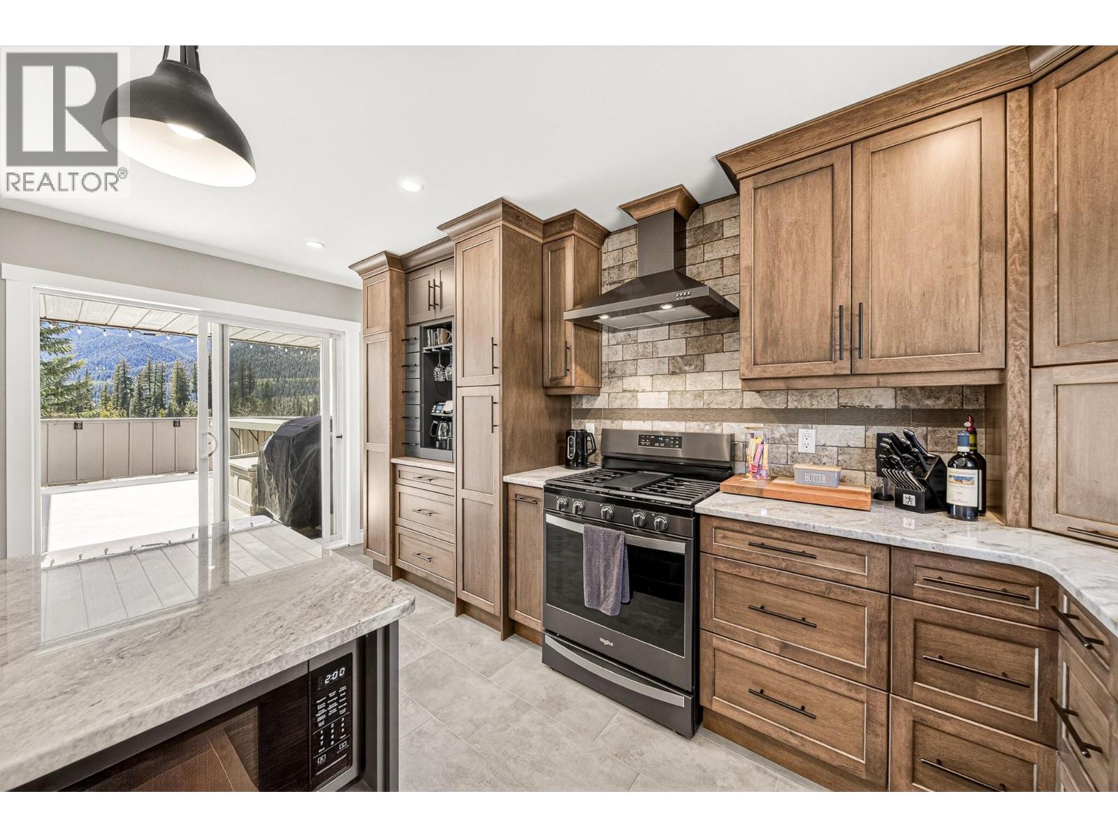 6 & 7 Clearwater Place, Elkford, British Columbia  V0B 1H0 - Photo 18 - 10384456