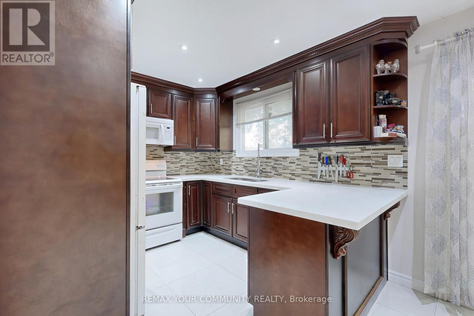 287 Manchester Drive, Newmarket, Ontario  L3Y 6J4 - Photo 10 - N13047236