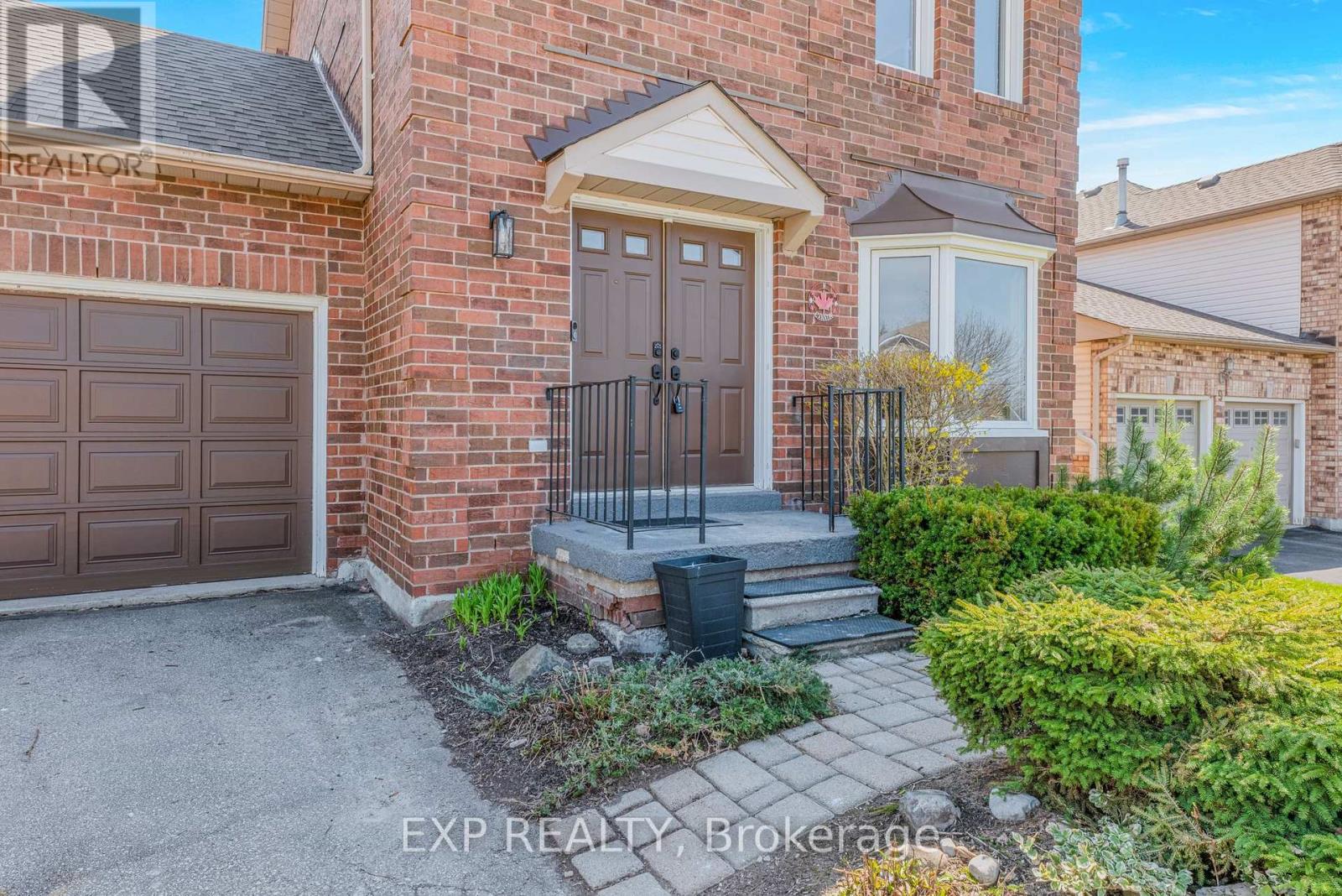 11 Kingsgate Crescent, East Gwillimbury (Mt Albert), Ontario  L0G 1M0 - Photo 2 - N13047238