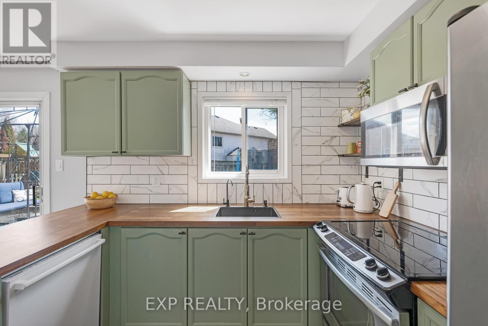 11 Kingsgate Crescent, East Gwillimbury (Mt Albert), Ontario  L0G 1M0 - Photo 7 - N13047238