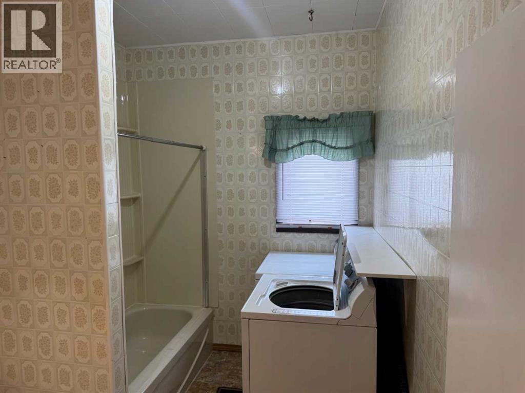 61 Mackenzie Avenue, Hughenden, Alberta  T0B 2E0 - Photo 5 - A2303952