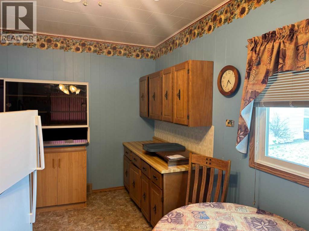 61 Mackenzie Avenue, Hughenden, Alberta  T0B 2E0 - Photo 8 - A2303952