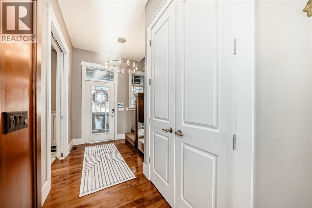 22 Angle Street Sw, Calgary, Alberta  T3E 0V6 - Photo 2 - A2302006