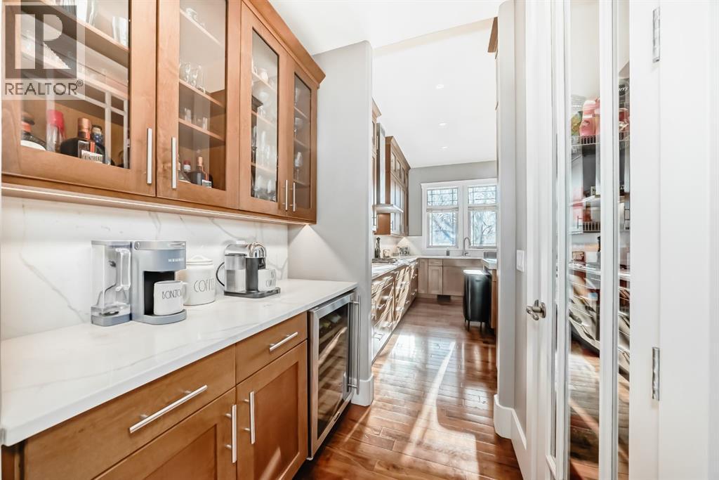 22 Angle Street Sw, Calgary, Alberta  T3E 0V6 - Photo 6 - A2302006