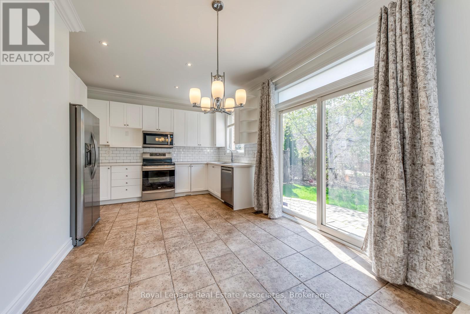 3349 Springflower Way, Oakville, Ontario  L6L 6V6 - Photo 13 - W13047206