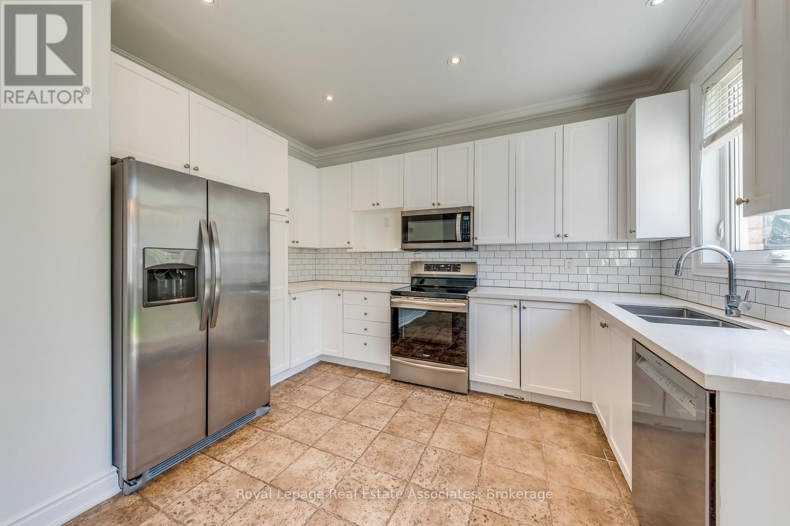 3349 Springflower Way, Oakville, Ontario  L6L 6V6 - Photo 14 - W13047206