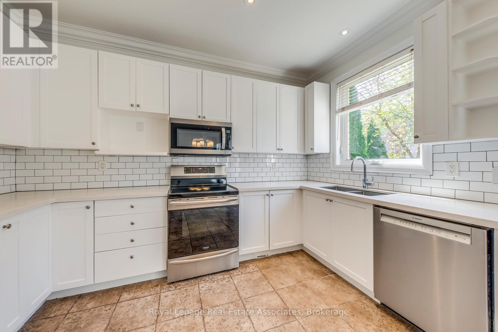 3349 Springflower Way, Oakville, Ontario  L6L 6V6 - Photo 15 - W13047206