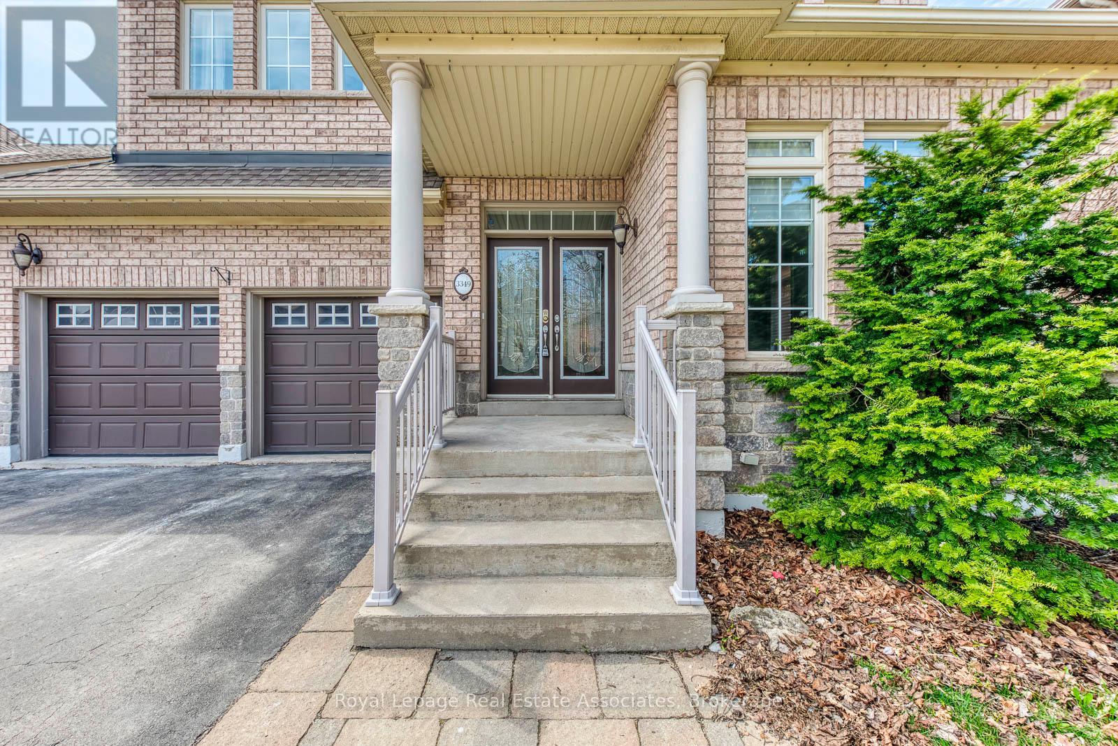 3349 Springflower Way, Oakville, Ontario  L6L 6V6 - Photo 2 - W13047206