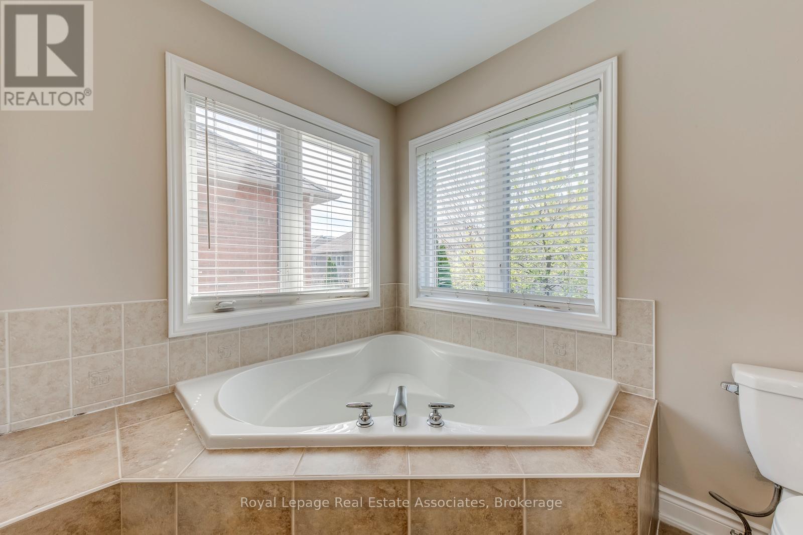 3349 Springflower Way, Oakville, Ontario  L6L 6V6 - Photo 25 - W13047206