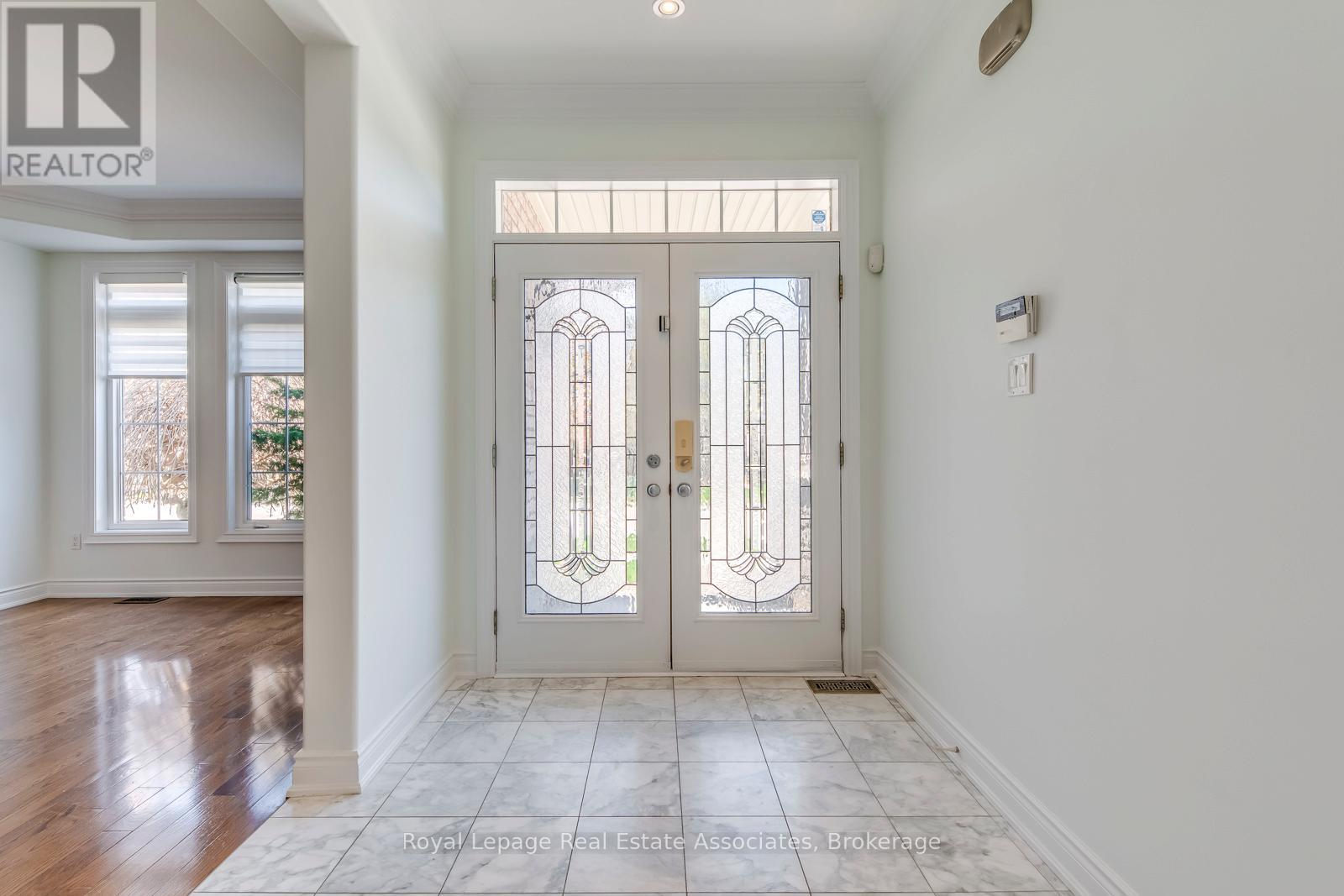 3349 Springflower Way, Oakville, Ontario  L6L 6V6 - Photo 3 - W13047206