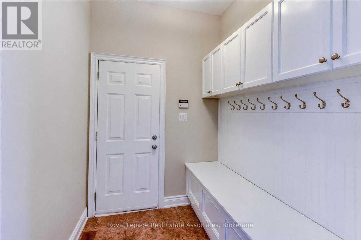 3349 Springflower Way, Oakville, Ontario  L6L 6V6 - Photo 9 - W13047206