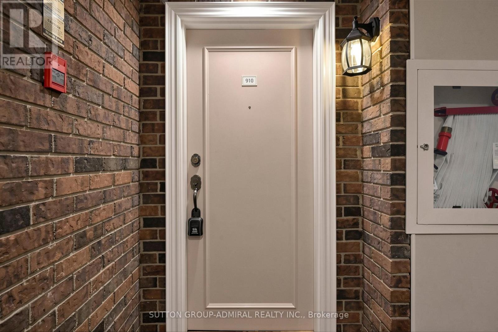 910 - 3 Lisa Street, Brampton, Ontario  L6T 4A2 - Photo 8 - W13047298