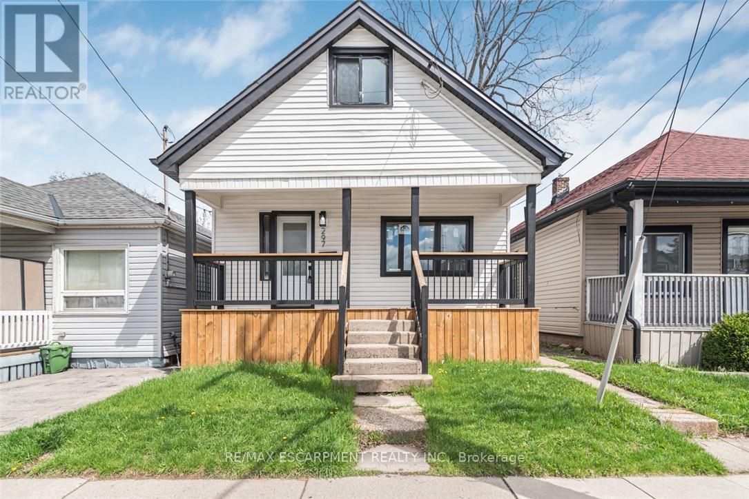 297 Britannia Avenue, Hamilton, Ontario  L8H 1Y2 - Photo 2 - X13047272