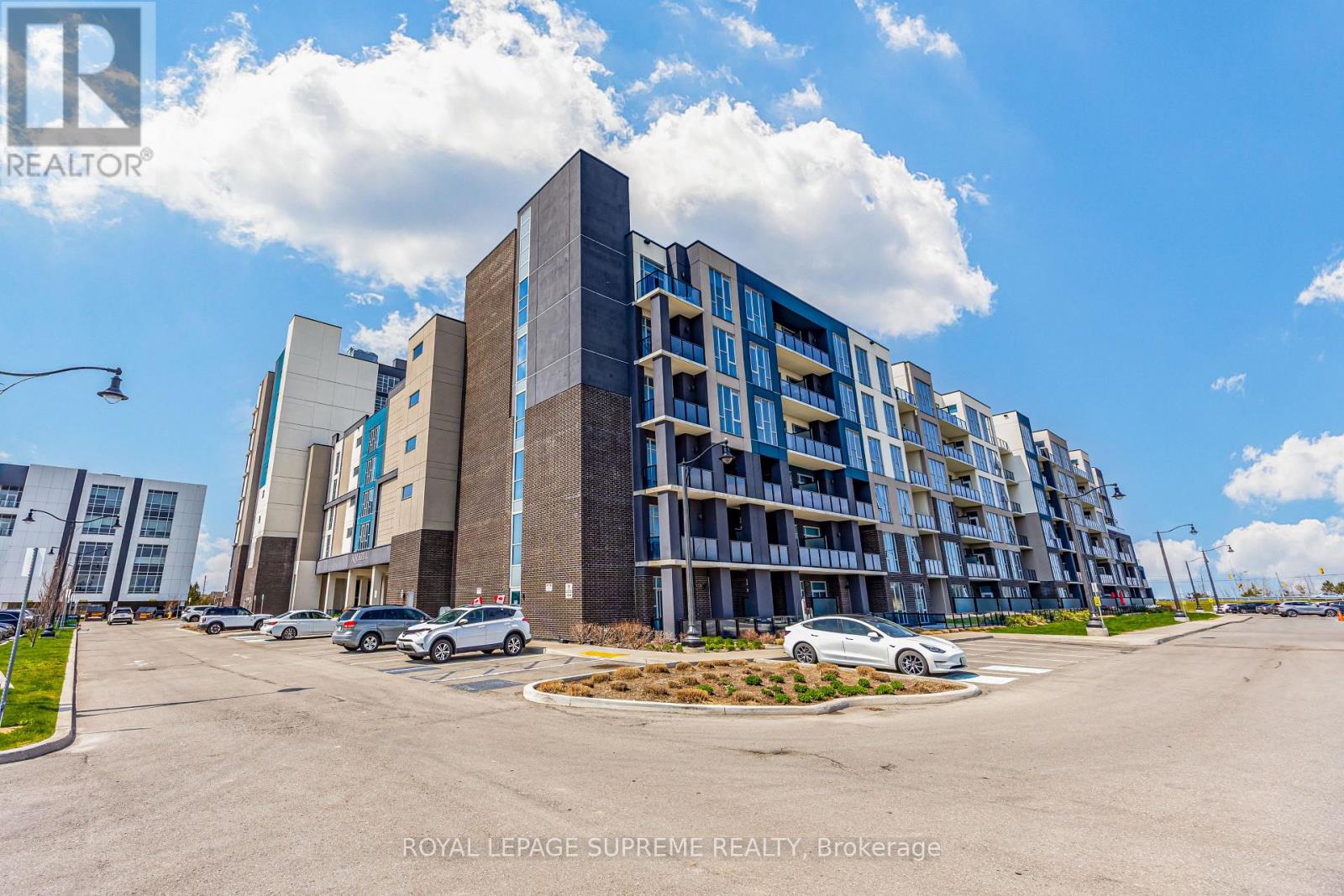 639 - 16 Concord Place, Grimsby, Ontario  L3M 0J1 - Photo 2 - X13047296