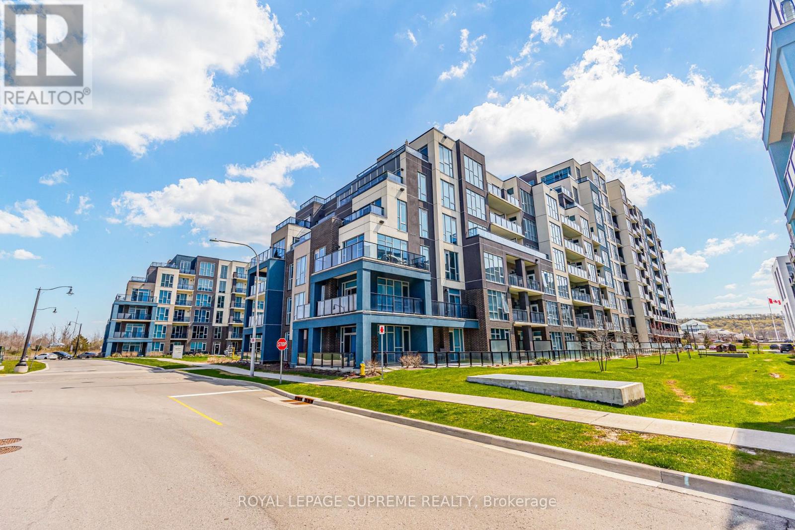 639 - 16 Concord Place, Grimsby, Ontario  L3M 0J1 - Photo 4 - X13047296