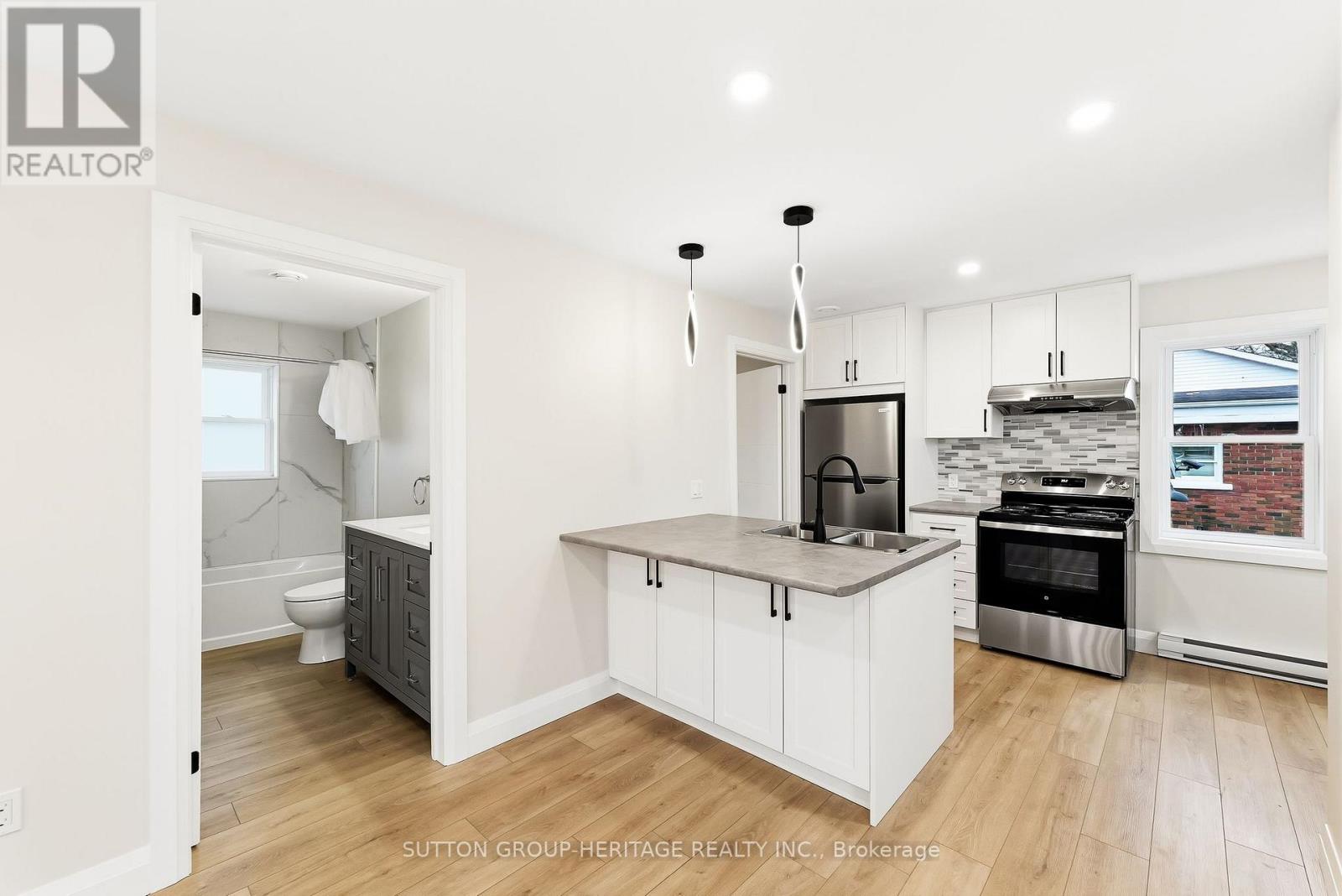 Upper - 164 Dixon Drive, Quinte West, Ontario  K8V 1X2 - Photo 11 - X13047312