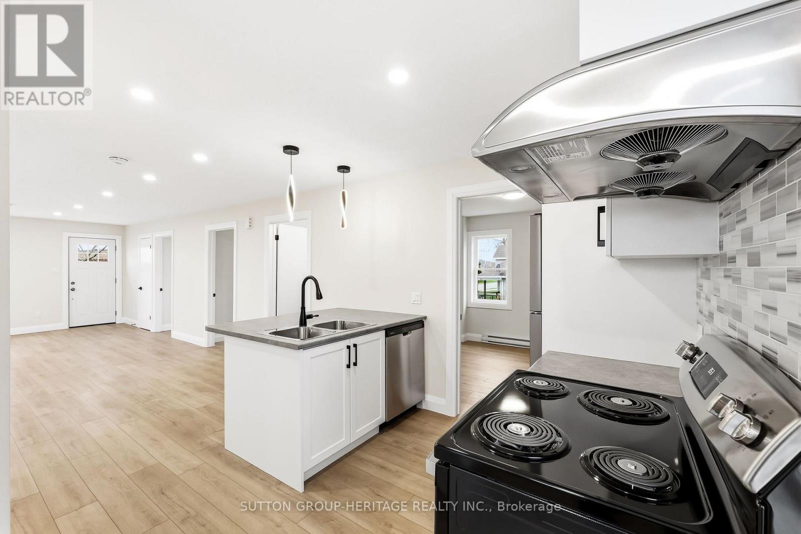 Upper - 164 Dixon Drive, Quinte West, Ontario  K8V 1X2 - Photo 12 - X13047312