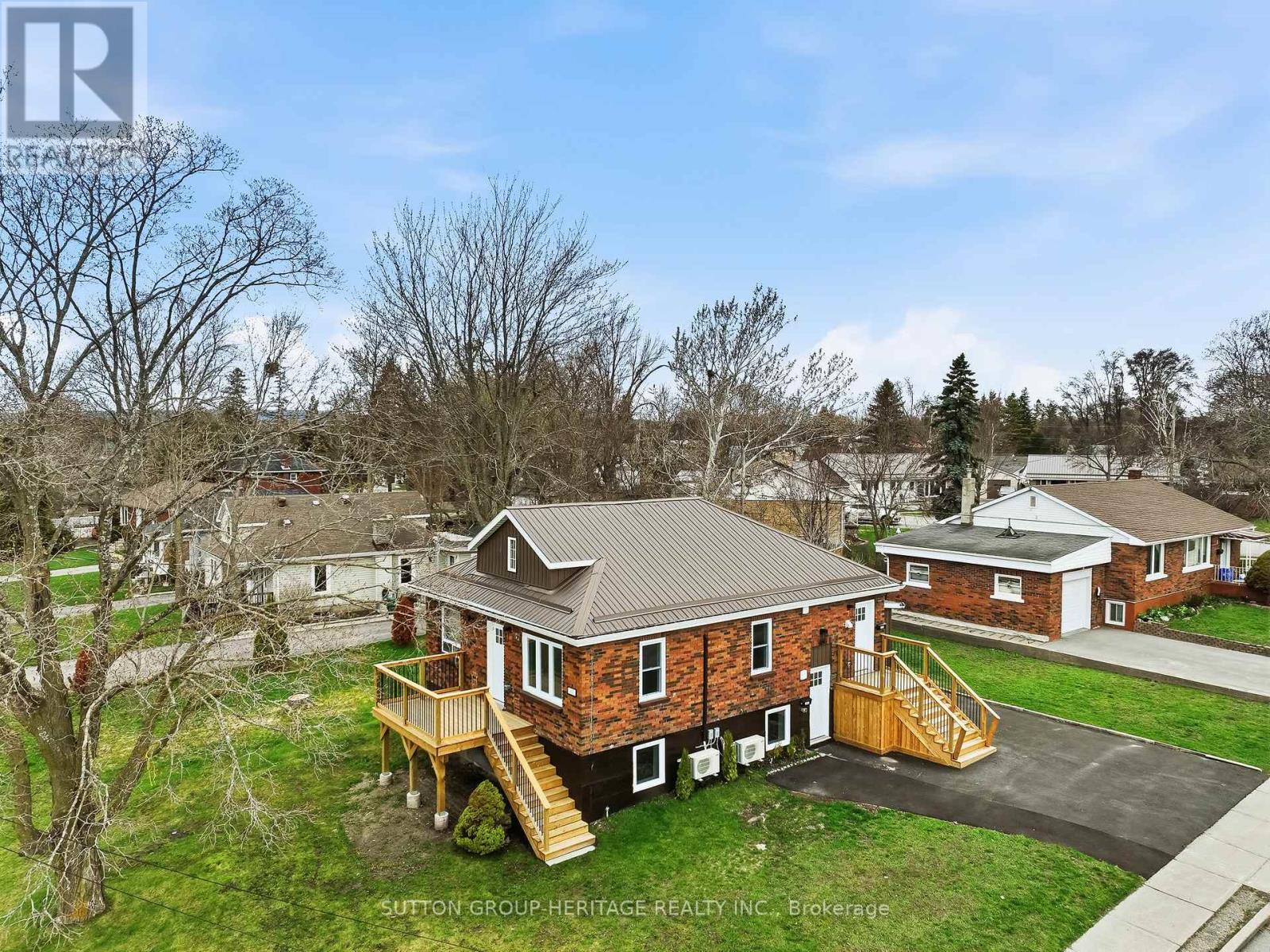 Upper - 164 Dixon Drive, Quinte West, Ontario  K8V 1X2 - Photo 2 - X13047312